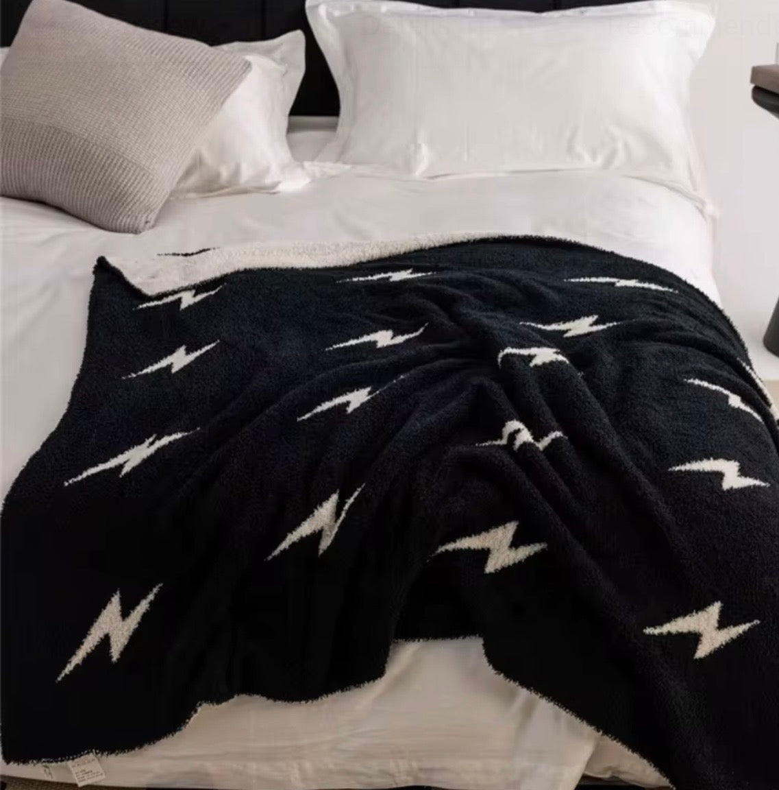 Cloudsoft adult bolt blanket