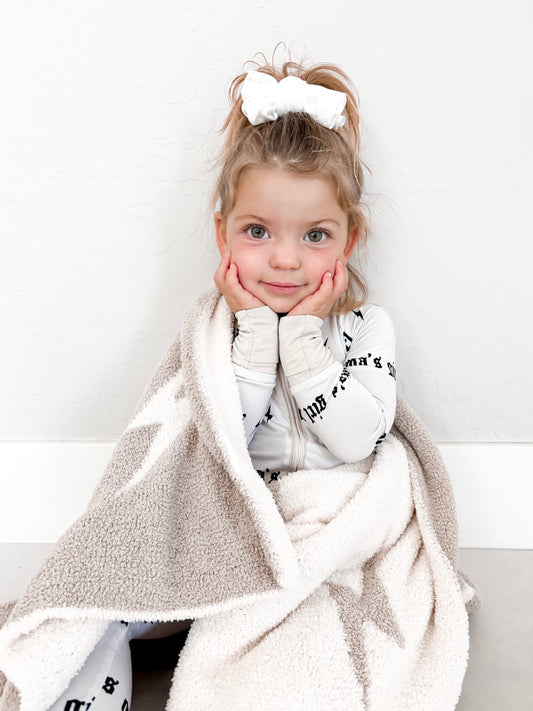 Cloudsoft adult bolt blanket